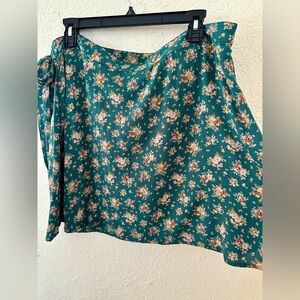 *NWT* XL AE High-Waisted Green Floral Wrap Mini Skirt